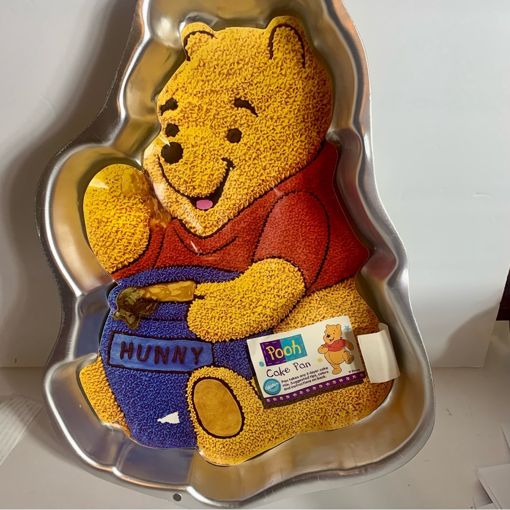 Wilton Cake Pan: Winnie the Pooh Bear with Hunny Pot #2105-3000, 1995
